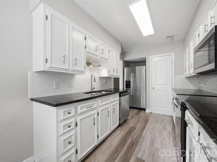 4340 Center Street, Hickory, NC 28601.  MLS# CAR4411695, YatesRealty ID 5454. 