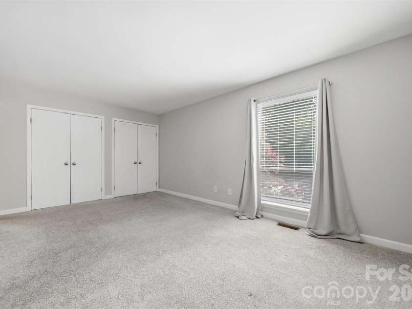 4340 Center Street, Hickory, NC 28601.  MLS# CAR4411695, YatesRealty ID 5454. 