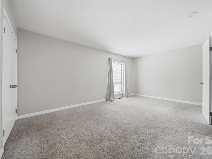 4340 Center Street, Hickory, NC 28601.  MLS# CAR4411695, YatesRealty ID 5454. 