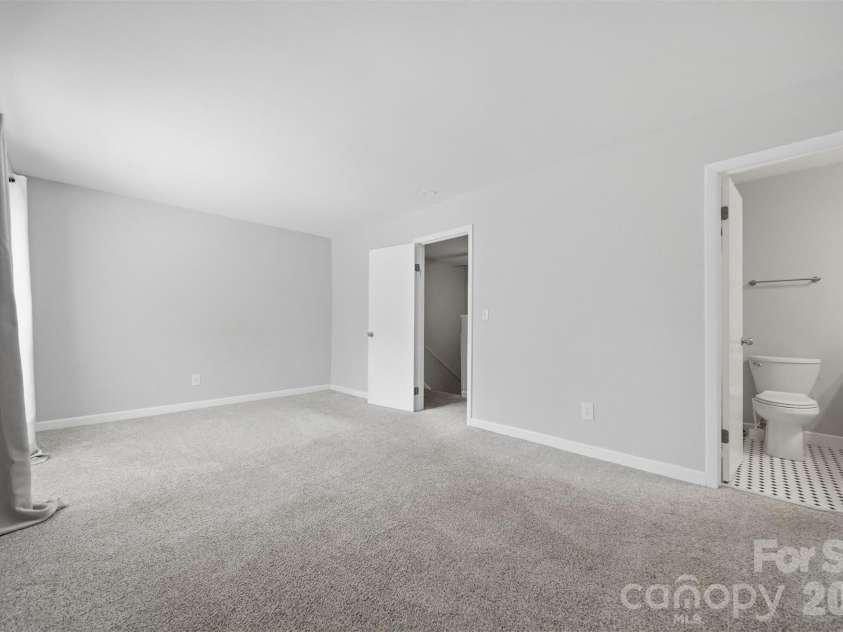 4340 Center Street, Hickory, NC 28601.  MLS# CAR4411695, YatesRealty ID 5454. 
