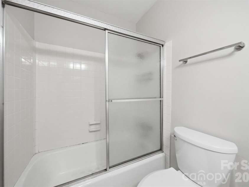 4340 Center Street, Hickory, NC 28601.  MLS# CAR4411695, YatesRealty ID 5454. 