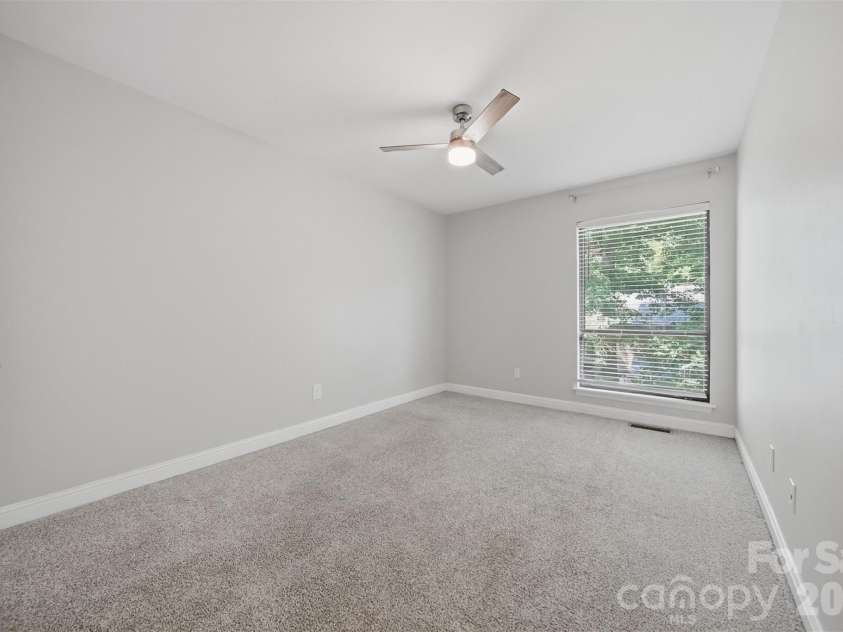 4340 Center Street, Hickory, NC 28601.  MLS# CAR4411695, YatesRealty ID 5454. 