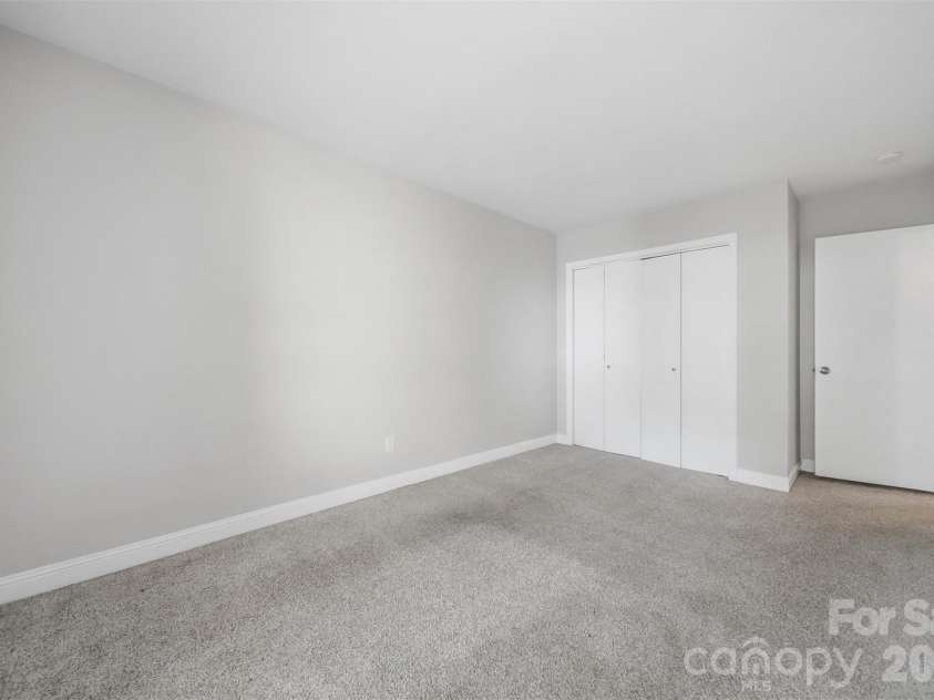 4340 Center Street, Hickory, NC 28601.  MLS# CAR4411695, YatesRealty ID 5454. 
