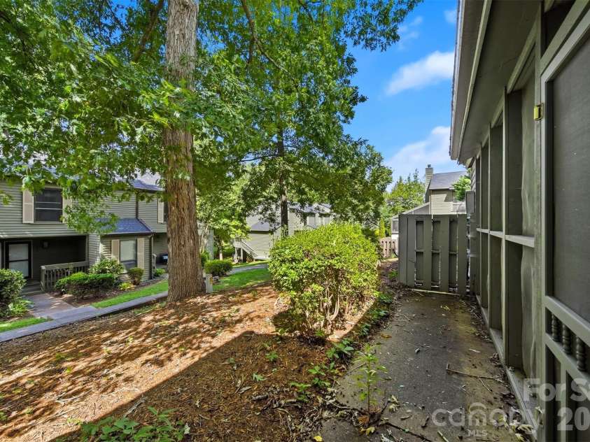 4340 Center Street, Hickory, NC 28601.  MLS# CAR4411695, YatesRealty ID 5454. 