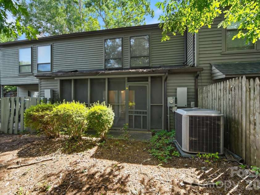 4340 Center Street, Hickory, NC 28601.  MLS# CAR4411695, YatesRealty ID 5454. 