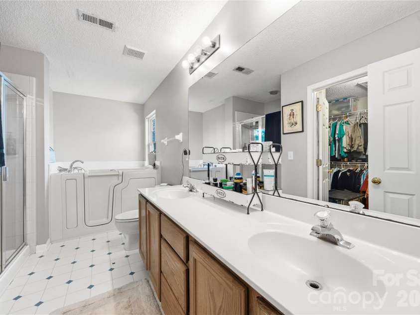 7541 Sparkleberry Drive, Indian Trail, NC 28079.  MLS# CAR4430002, YatesRealty ID 54541. 