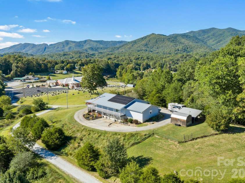 6275 Bryson City Road, Franklin, NC 28734.  MLS# CAR4431014, YatesRealty ID 54546. 