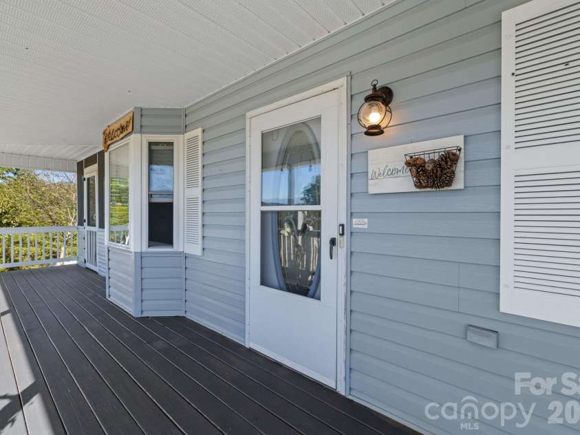 6275 Bryson City Road, Franklin, NC 28734.  MLS# CAR4431014, YatesRealty ID 54546. 