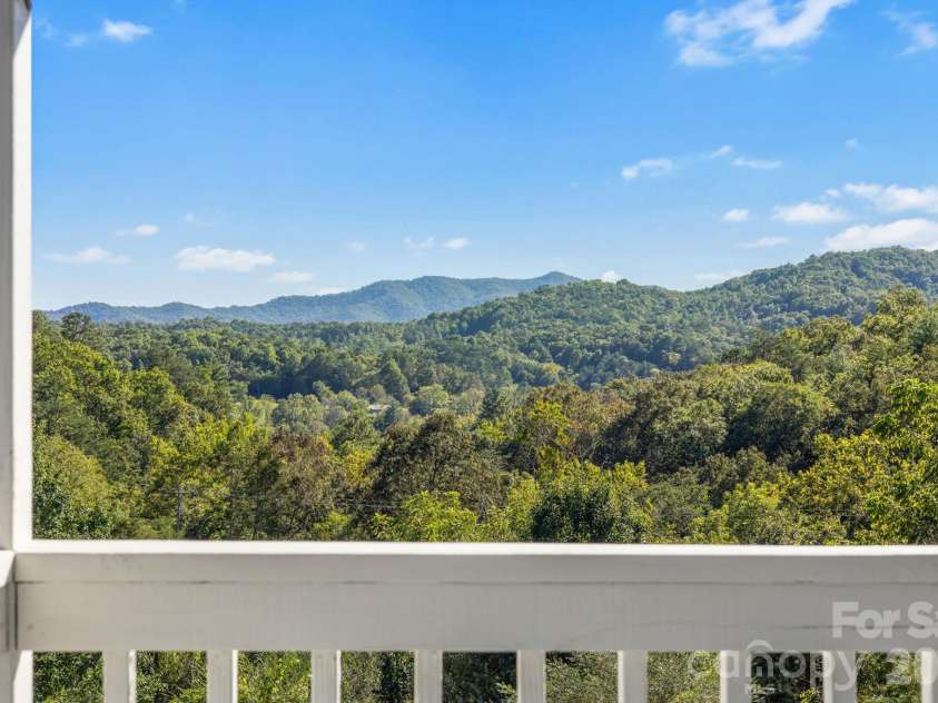 6275 Bryson City Road, Franklin, NC 28734.  MLS# CAR4431014, YatesRealty ID 54546. 