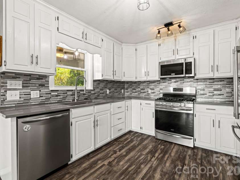 6275 Bryson City Road, Franklin, NC 28734.  MLS# CAR4431014, YatesRealty ID 54546. 