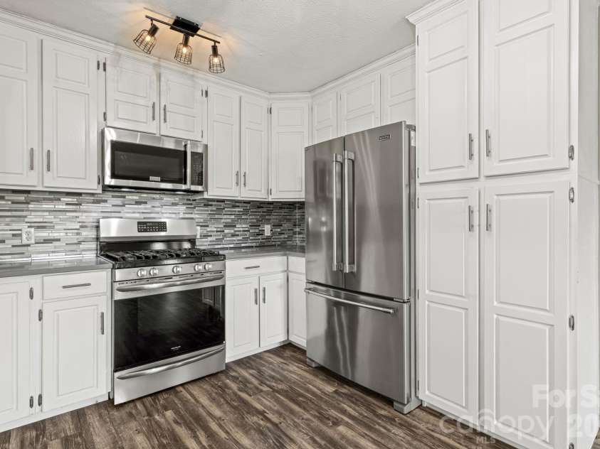 6275 Bryson City Road, Franklin, NC 28734.  MLS# CAR4431014, YatesRealty ID 54546. 