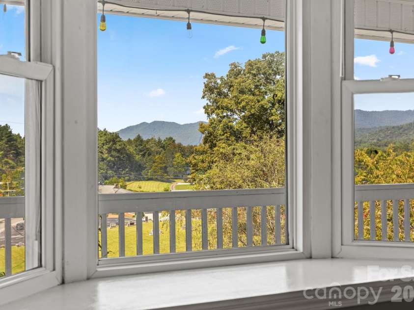 6275 Bryson City Road, Franklin, NC 28734.  MLS# CAR4431014, YatesRealty ID 54546. 