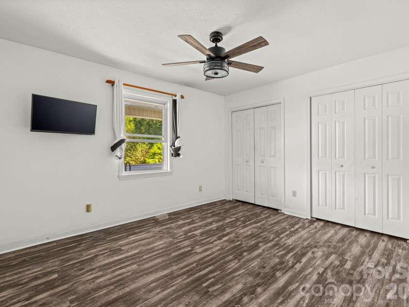 6275 Bryson City Road, Franklin, NC 28734.  MLS# CAR4431014, YatesRealty ID 54546. 