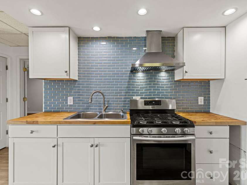 6275 Bryson City Road, Franklin, NC 28734.  MLS# CAR4431014, YatesRealty ID 54546. 