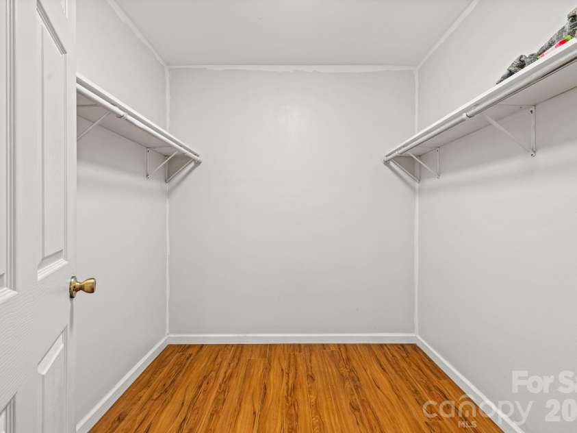 6275 Bryson City Road, Franklin, NC 28734.  MLS# CAR4431014, YatesRealty ID 54546. 