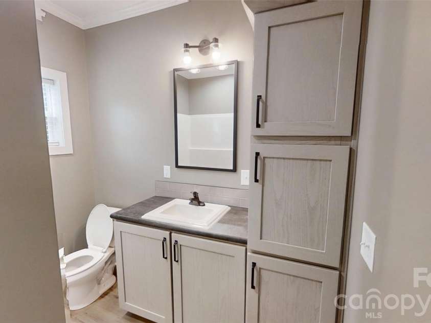 101 Riverhills Lane, Morganton, NC 28655.  MLS# CAR4401329, YatesRealty ID 54549. 2nd Bathroom