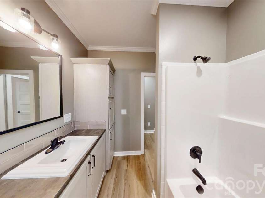 101 Riverhills Lane, Morganton, NC 28655.  MLS# CAR4401329, YatesRealty ID 54549. 2nd Bathroom