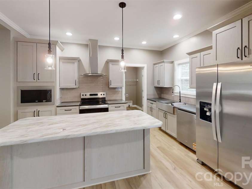 101 Riverhills Lane, Morganton, NC 28655.  MLS# CAR4401329, YatesRealty ID 54549. Kitchen