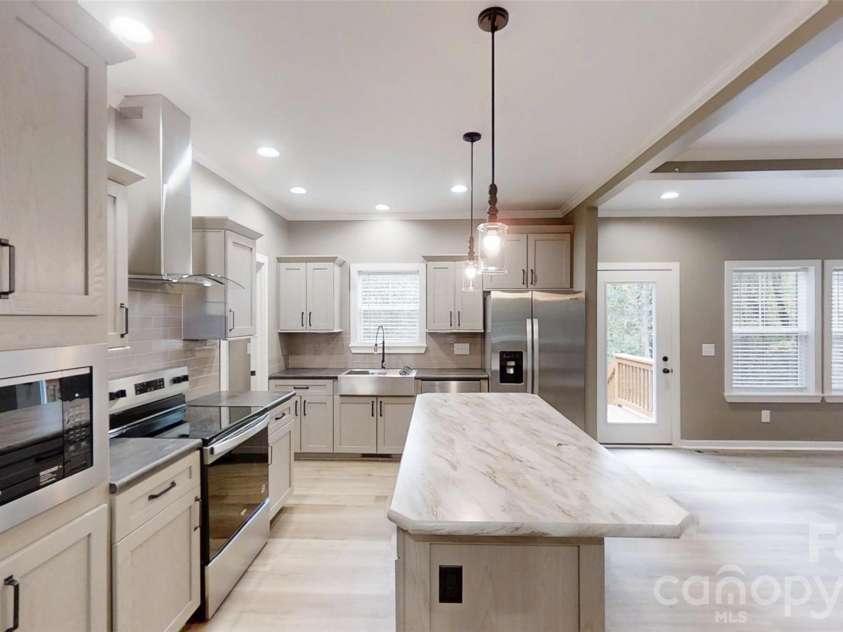 101 Riverhills Lane, Morganton, NC 28655.  MLS# CAR4401329, YatesRealty ID 54549. Kitchen View