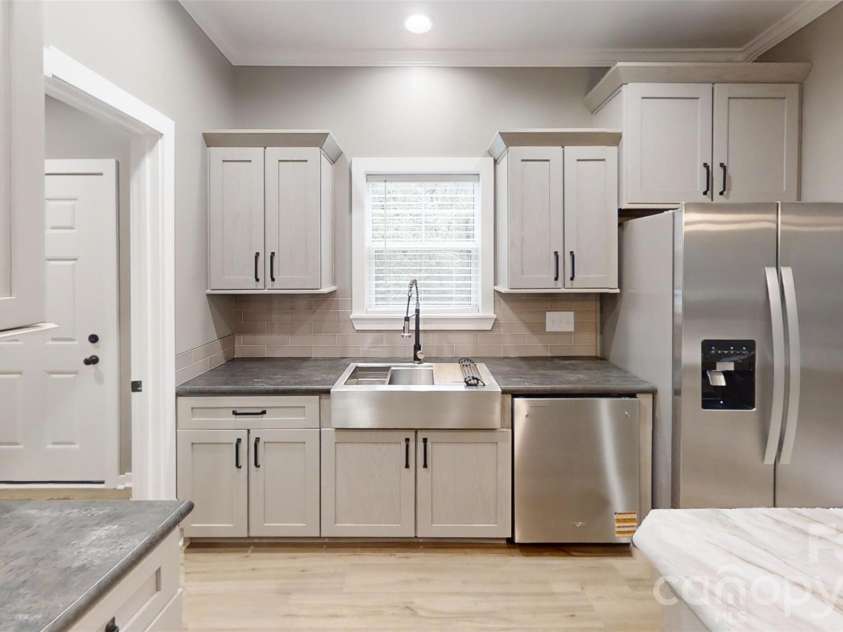 101 Riverhills Lane, Morganton, NC 28655.  MLS# CAR4401329, YatesRealty ID 54549. Kitchen with multi functional farm sink