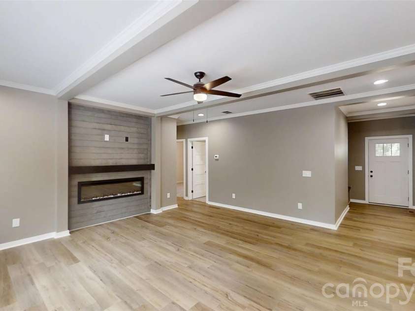101 Riverhills Lane, Morganton, NC 28655.  MLS# CAR4401329, YatesRealty ID 54549. Living room
