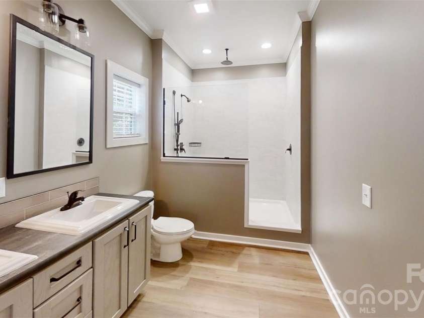 101 Riverhills Lane, Morganton, NC 28655.  MLS# CAR4401329, YatesRealty ID 54549. Master Bath