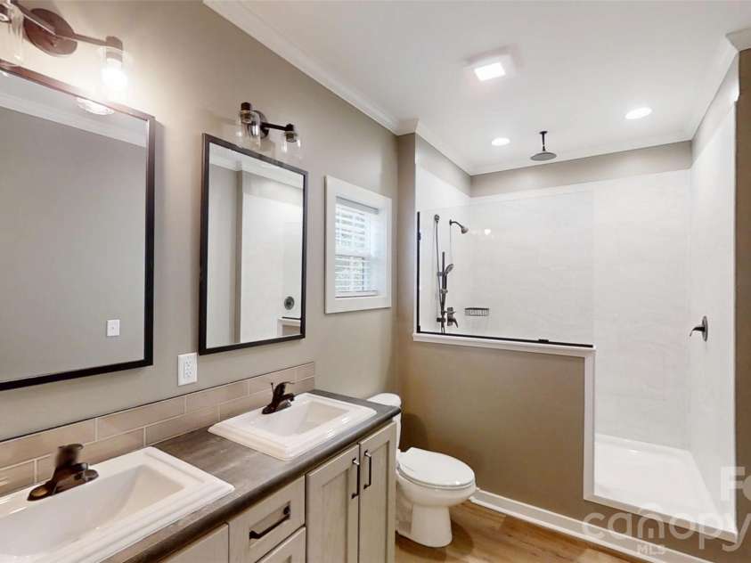 101 Riverhills Lane, Morganton, NC 28655.  MLS# CAR4401329, YatesRealty ID 54549. Master Bath with tiled shower