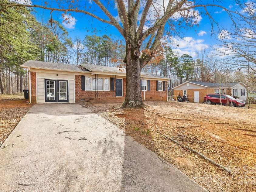 1502 Northwoods Drive, Kings Mountain, NC 28086.  MLS# CAR4230678, YatesRealty ID 5455. 