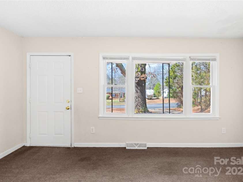 1502 Northwoods Drive, Kings Mountain, NC 28086.  MLS# CAR4230678, YatesRealty ID 5455. 