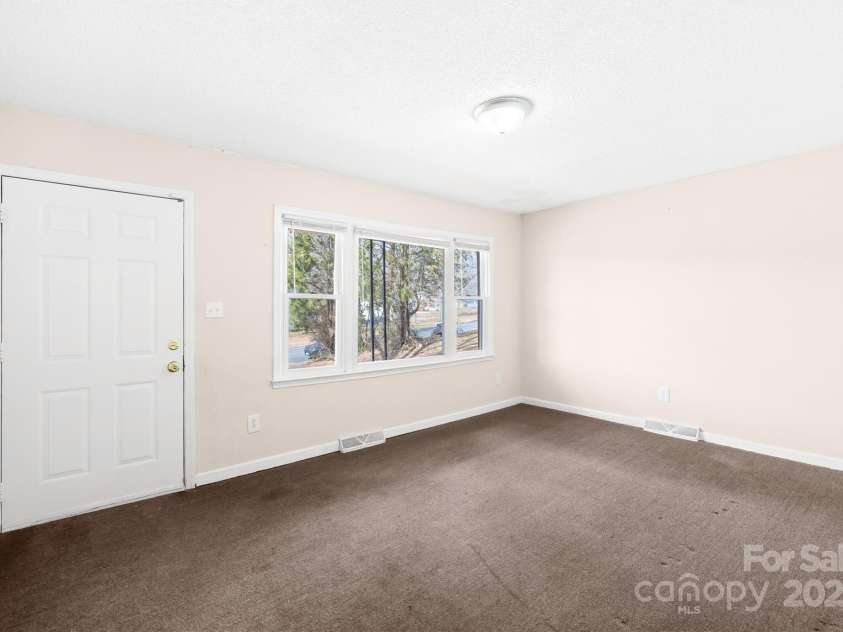 1502 Northwoods Drive, Kings Mountain, NC 28086.  MLS# CAR4230678, YatesRealty ID 5455. 