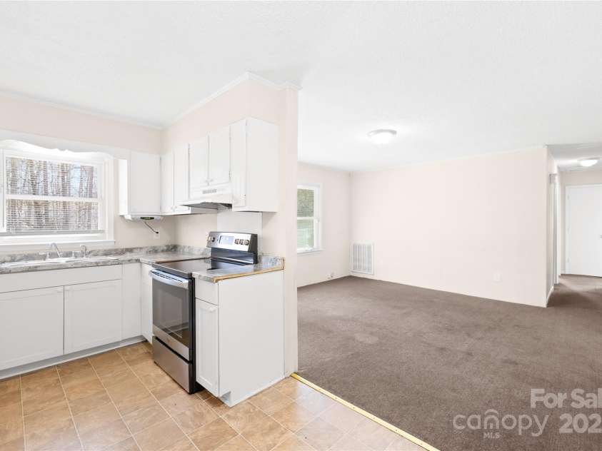 1502 Northwoods Drive, Kings Mountain, NC 28086.  MLS# CAR4230678, YatesRealty ID 5455. 