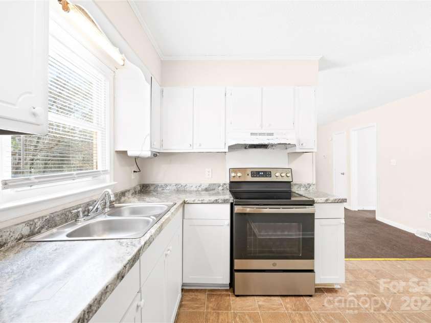 1502 Northwoods Drive, Kings Mountain, NC 28086.  MLS# CAR4230678, YatesRealty ID 5455. 