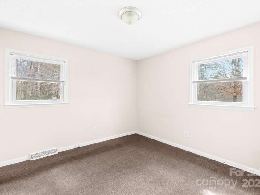 1502 Northwoods Drive, Kings Mountain, NC 28086.  MLS# CAR4230678, YatesRealty ID 5455. 