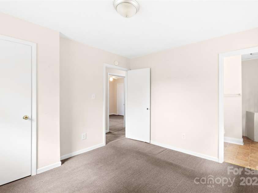 1502 Northwoods Drive, Kings Mountain, NC 28086.  MLS# CAR4230678, YatesRealty ID 5455. 