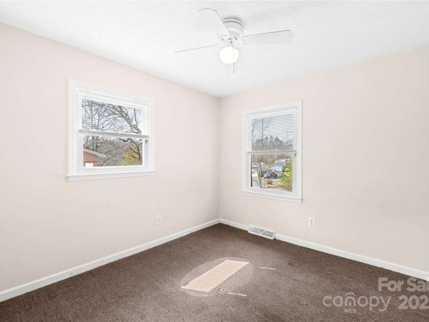 1502 Northwoods Drive, Kings Mountain, NC 28086.  MLS# CAR4230678, YatesRealty ID 5455. 