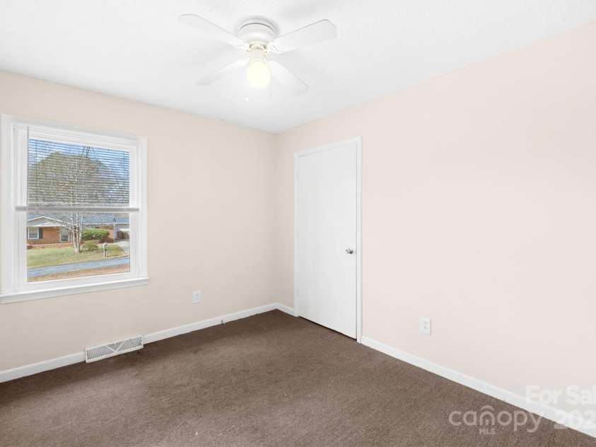 1502 Northwoods Drive, Kings Mountain, NC 28086.  MLS# CAR4230678, YatesRealty ID 5455. 