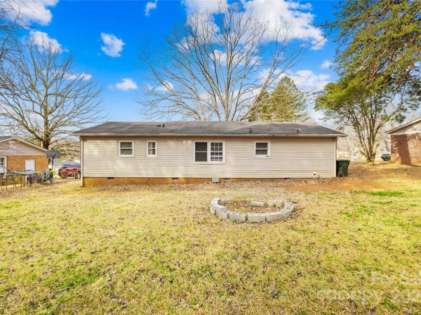 1502 Northwoods Drive, Kings Mountain, NC 28086.  MLS# CAR4230678, YatesRealty ID 5455. 