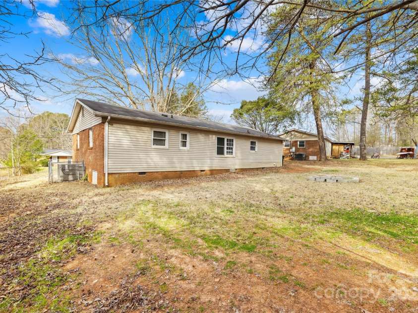 1502 Northwoods Drive, Kings Mountain, NC 28086.  MLS# CAR4230678, YatesRealty ID 5455. 