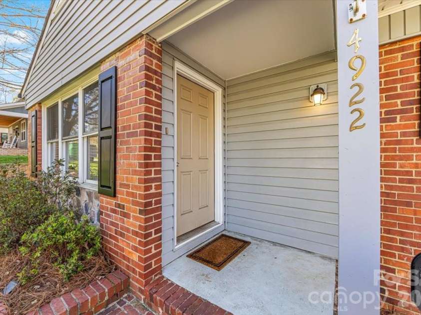 4922 Valley Stream Road, Charlotte, NC 28209.  MLS# CAR4358374, YatesRealty ID 5455. 