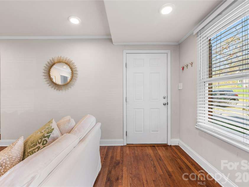 4922 Valley Stream Road, Charlotte, NC 28209.  MLS# CAR4358374, YatesRealty ID 5455. 