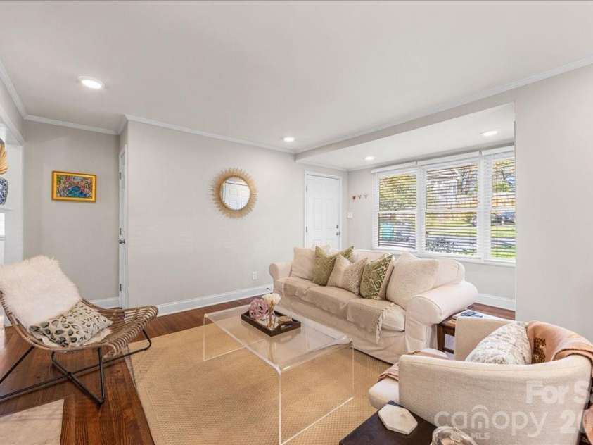 4922 Valley Stream Road, Charlotte, NC 28209.  MLS# CAR4358374, YatesRealty ID 5455. 