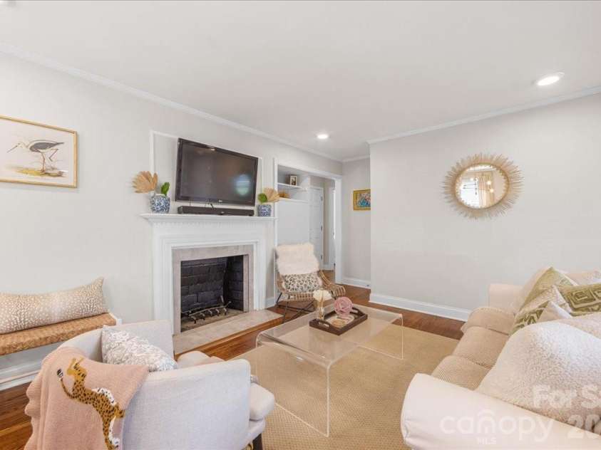 4922 Valley Stream Road, Charlotte, NC 28209.  MLS# CAR4358374, YatesRealty ID 5455. 