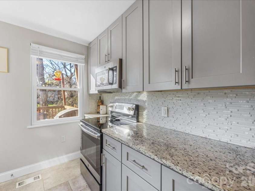 4922 Valley Stream Road, Charlotte, NC 28209.  MLS# CAR4358374, YatesRealty ID 5455. 