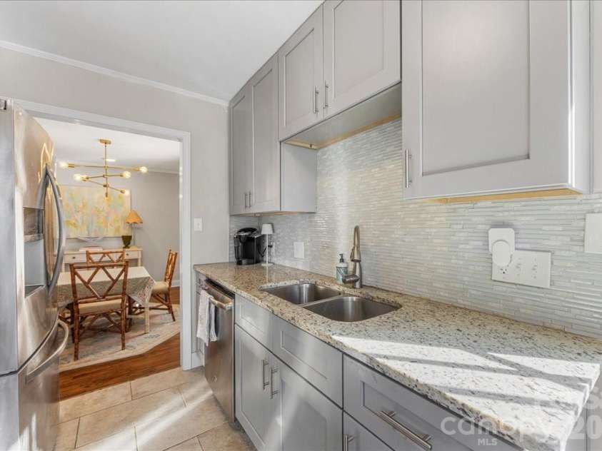 4922 Valley Stream Road, Charlotte, NC 28209.  MLS# CAR4358374, YatesRealty ID 5455. 