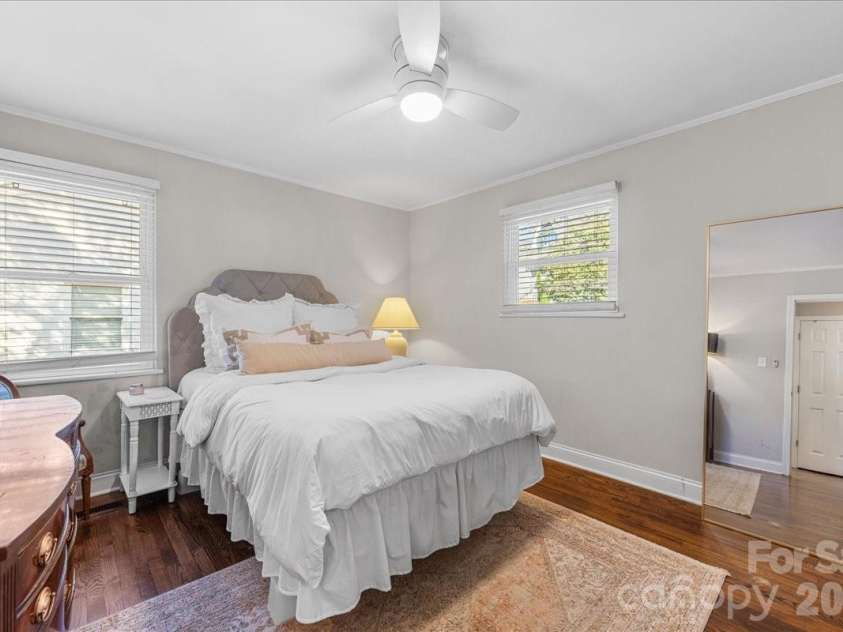 4922 Valley Stream Road, Charlotte, NC 28209.  MLS# CAR4358374, YatesRealty ID 5455. 
