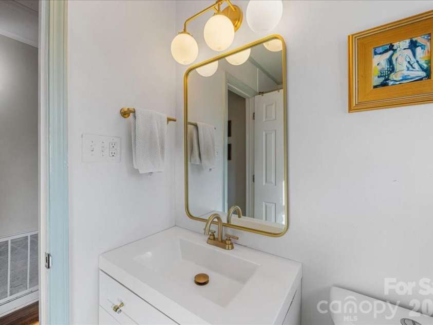 4922 Valley Stream Road, Charlotte, NC 28209.  MLS# CAR4358374, YatesRealty ID 5455. 