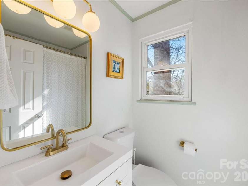 4922 Valley Stream Road, Charlotte, NC 28209.  MLS# CAR4358374, YatesRealty ID 5455. 