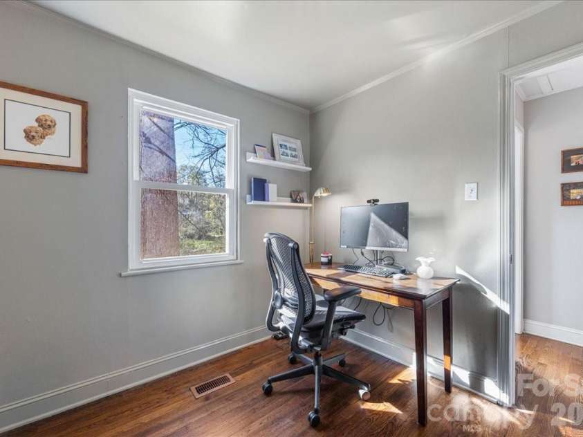 4922 Valley Stream Road, Charlotte, NC 28209.  MLS# CAR4358374, YatesRealty ID 5455. 