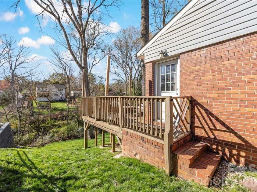 4922 Valley Stream Road, Charlotte, NC 28209.  MLS# CAR4358374, YatesRealty ID 5455. 