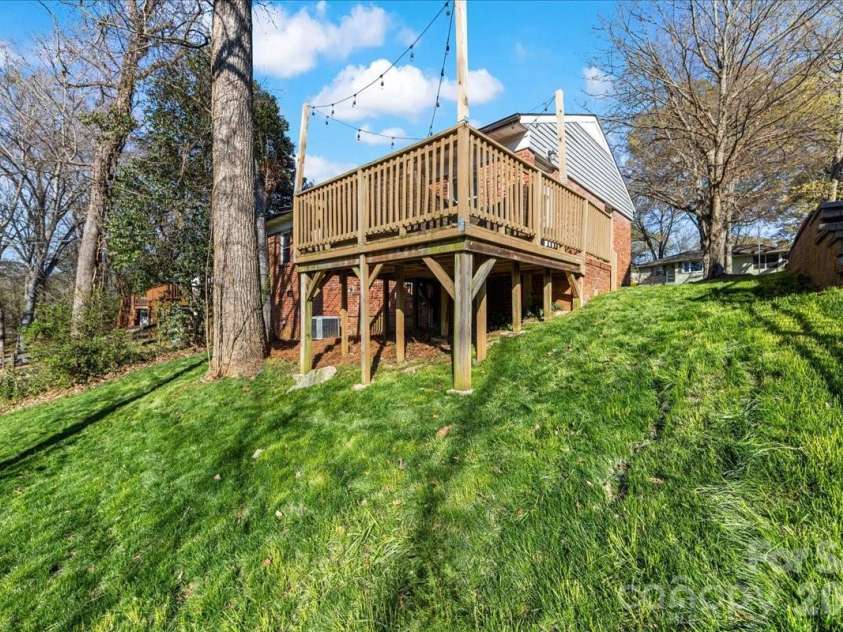 4922 Valley Stream Road, Charlotte, NC 28209.  MLS# CAR4358374, YatesRealty ID 5455. 